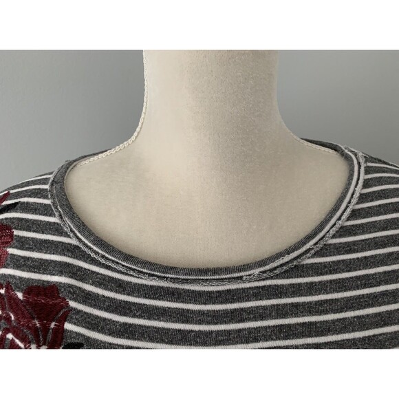Altar’d State Cropped 3/4 Sleeve Sweatshirt Gray White Stripes embroidered Small - Picture 4 of 9
